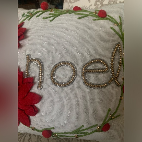 Jingles & Joy Decorative Throw Pilllow “Noel” Applique Pointsettas Embroidery - Picture 3 of 4